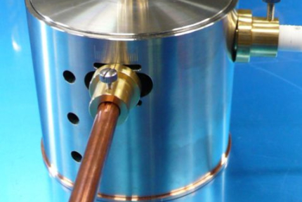 High-voltage discharge chamber