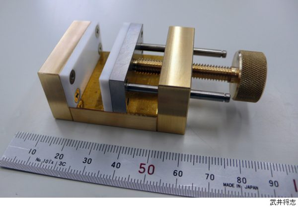 Mini Vice for Sample Clamping 