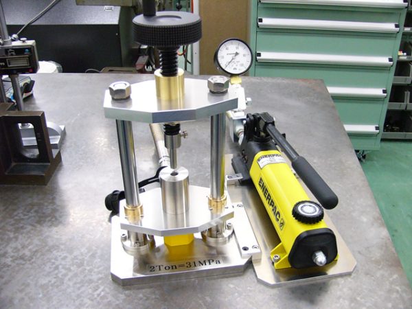 Hydraulic press equipment 