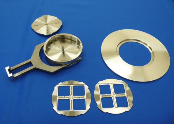 イオンビームスパッタ装置のサンプルホルダ