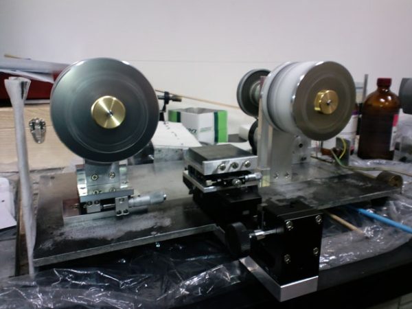  Wire-type Crystal Cutting Device 