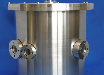 Aluminum-made Vacuum Chamber with Window for Cryogenic Optical Cryostat