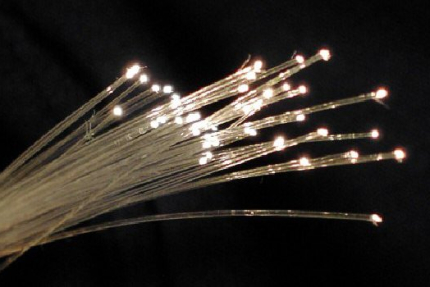 High pressure is key for better optical fibers（記事サムネイル）